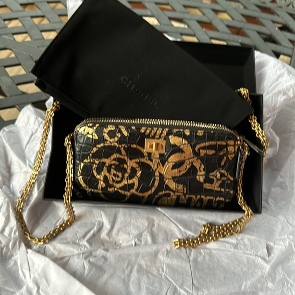 CHANEL ULTRA RARE CROC EMBOSSED LEATHER GRAFFITI DOUBLE ZIP WOC!! - Picture 7 of 7